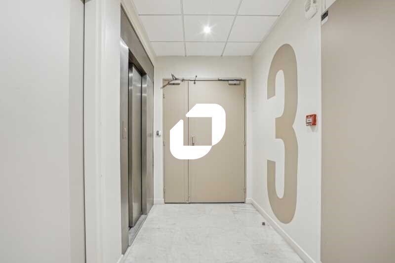 Office in Clichy to rent - Building Photo - Image 3 of 13