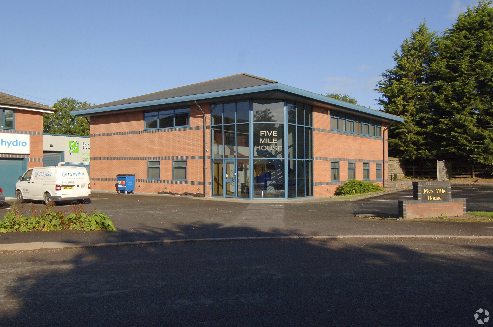 Hanbury Rd, Bromsgrove B60 4JZ Five Mile House