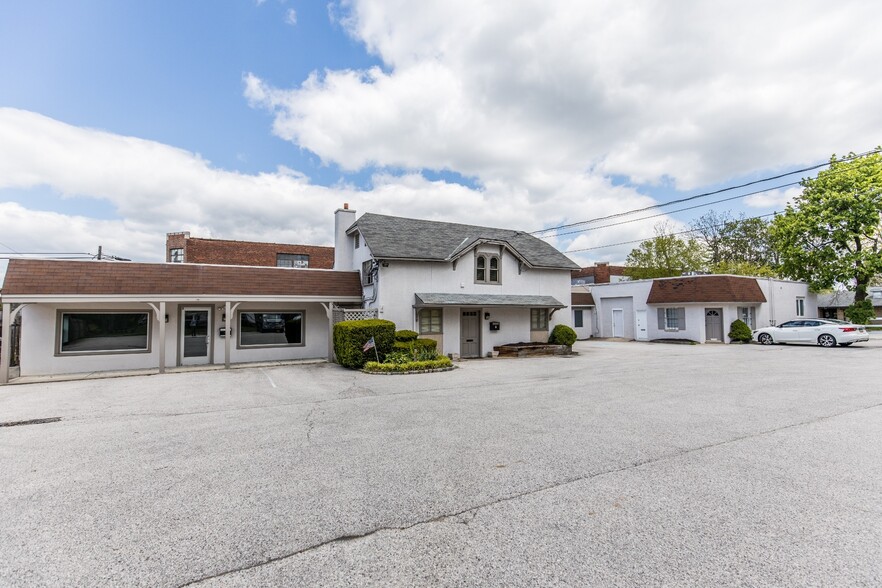 110 Ardmore Ave, Ardmore, PA for rent - Building Photo - Image 1 of 2