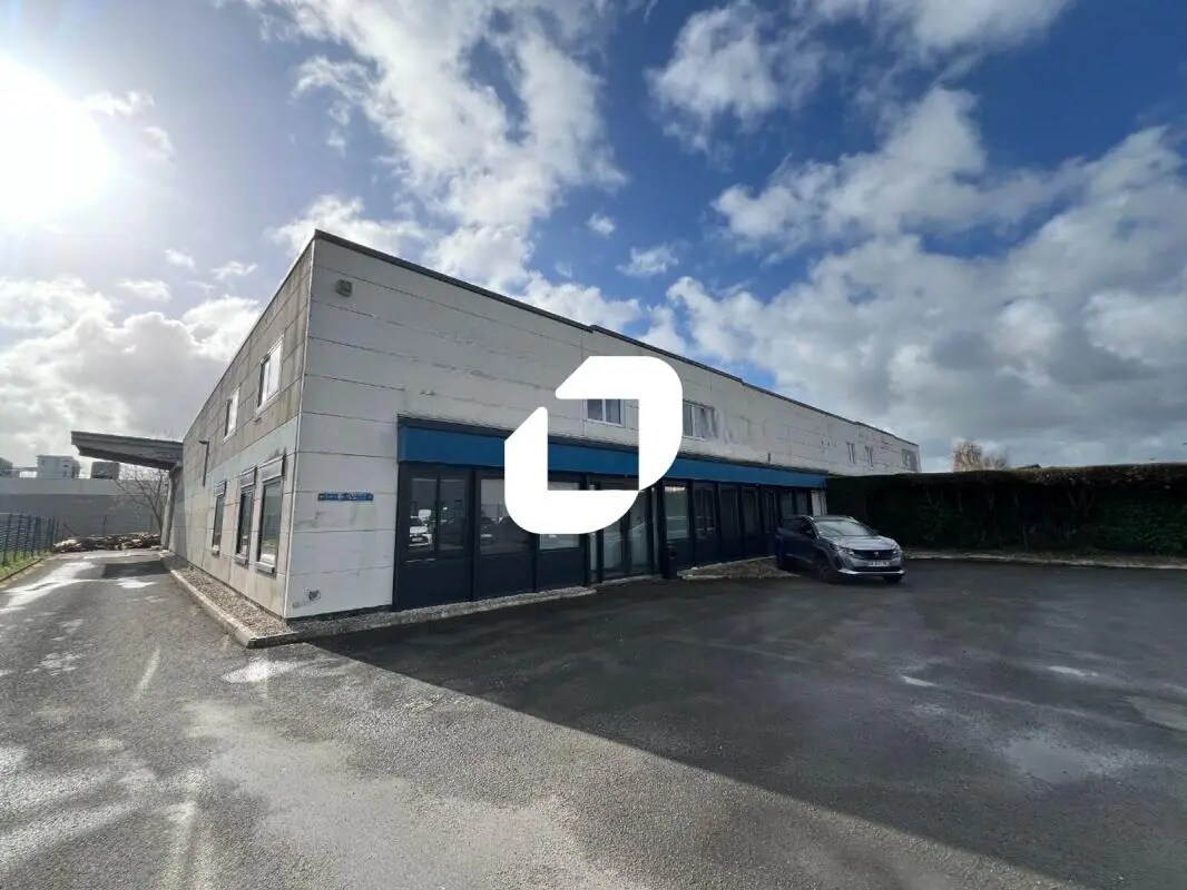 Office in Fretin to rent Building Photo- Image 1 of 11