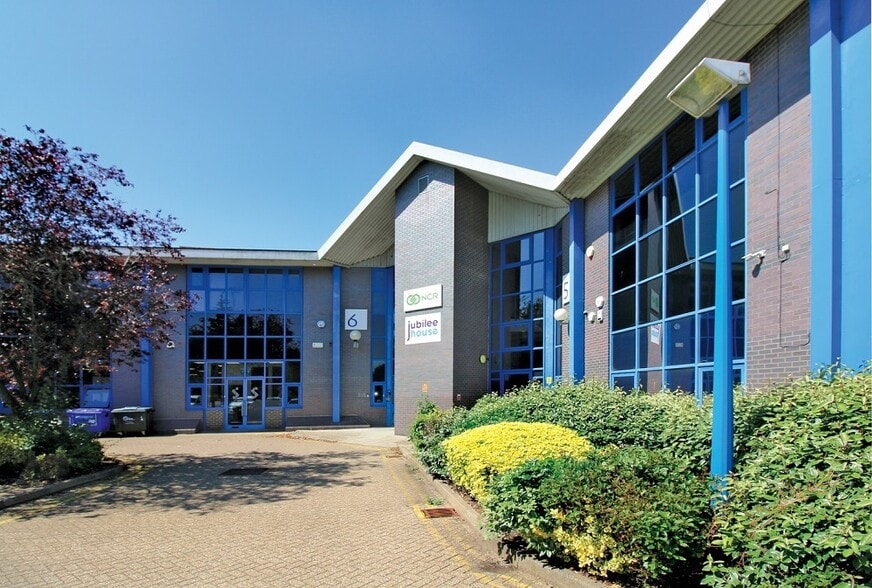 Watchmead, Welwyn Garden City to rent - Building Photo - Image 2 of 6