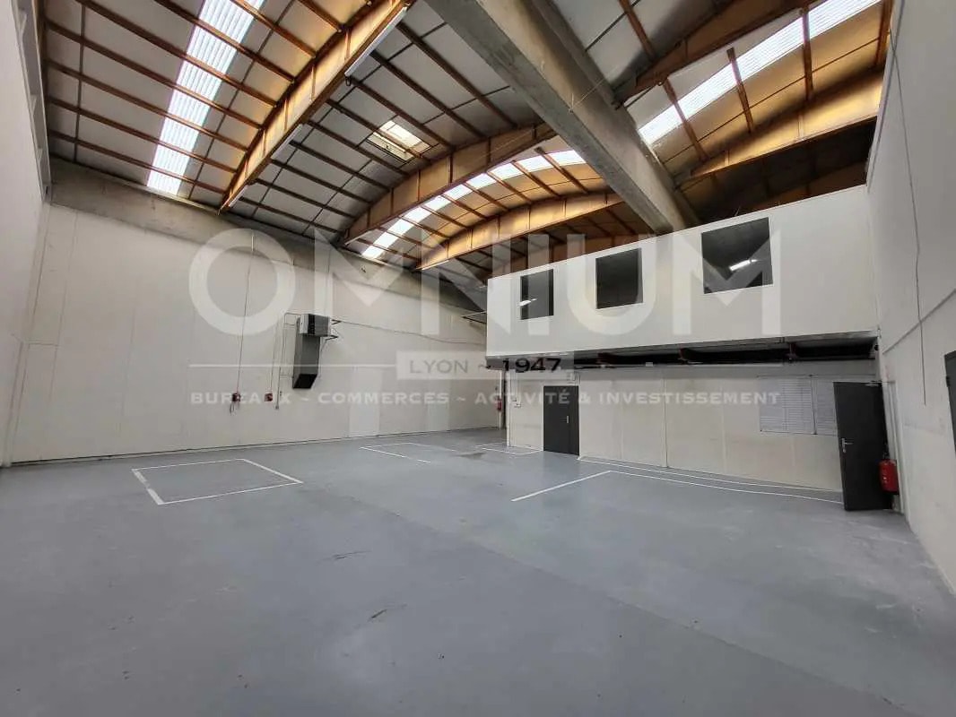 Light Industrial in Dardilly to rent Interior Photo- Image 1 of 8