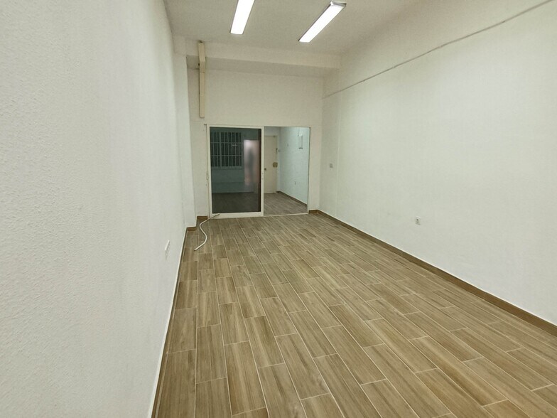 Retail in Fuenlabrada, Madrid to rent - Interior Photo - Image 2 of 9
