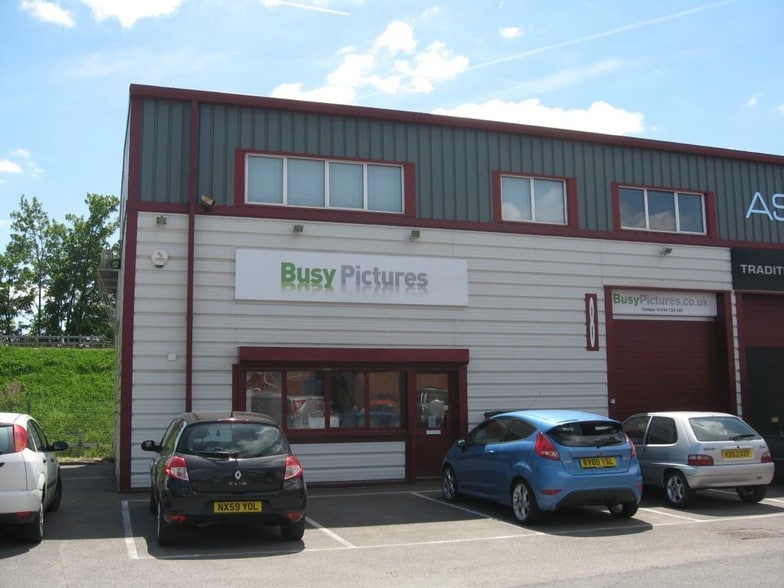 Raans Rd, Amersham to rent - Building Photo - Image 2 of 3