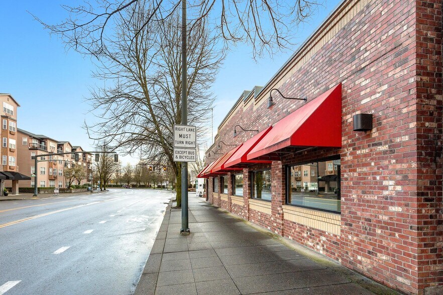 1439 Halsey St, Portland, OR for rent - Building Photo - Image 2 of 7