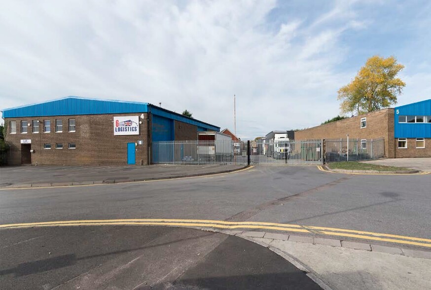 Headlands Trading Estate, Swindon for rent - Primary Photo - Image 1 of 1