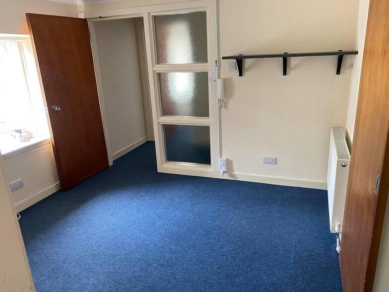 12-14 High Glencairn St, Kilmarnock to rent - Building Photo - Image 2 of 5