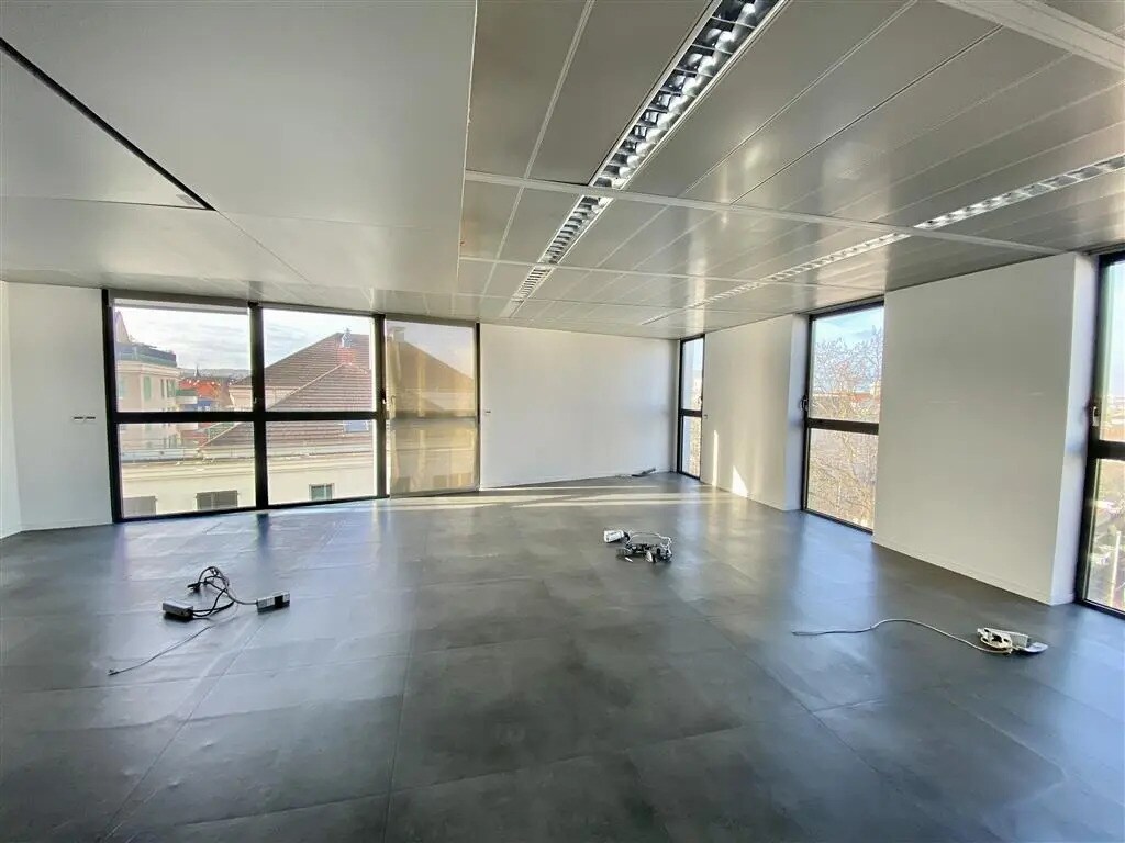 Office in Rueil-Malmaison for sale Building Photo- Image 1 of 8