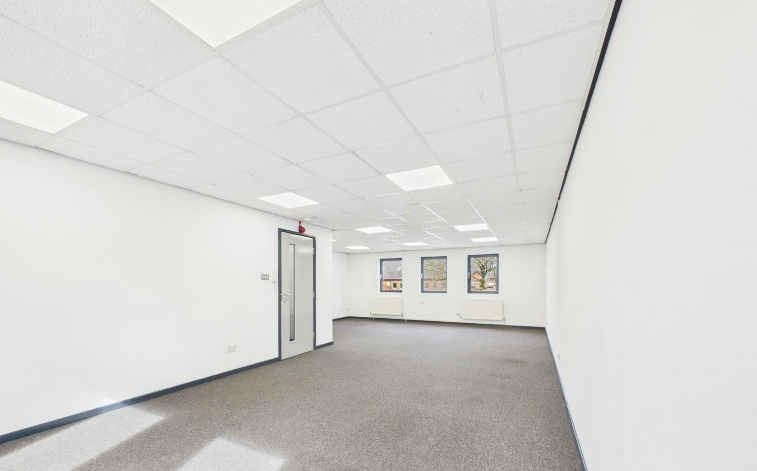 Centre Ct, Pontypridd to rent Interior Photo- Image 1 of 16