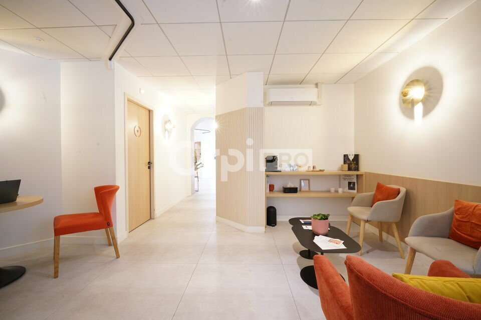 13 Avenue Victor Hugo, Tassin-la-Demi-Lune for sale Interior Photo- Image 1 of 10