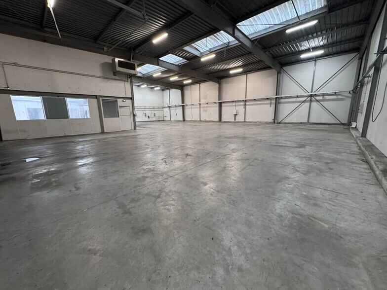 16 Rue Jean Poulmarch, Argenteuil to rent - Building Photo - Image 3 of 14