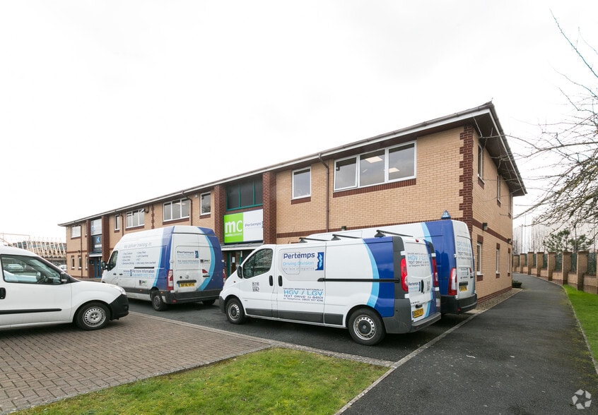 101-104 Love Ln, Cirencester to rent - Building Photo - Image 3 of 21