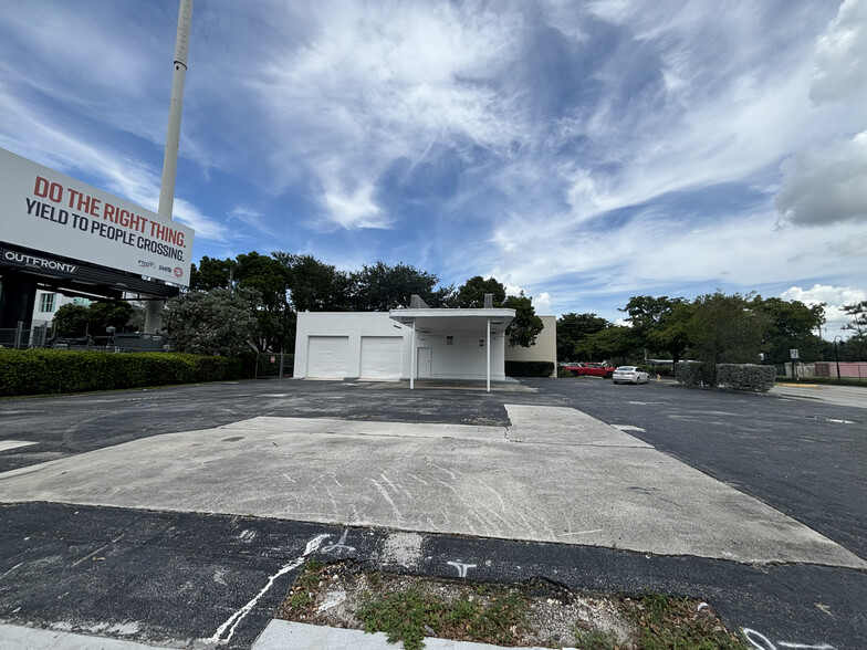 3609 Broward Blvd, Fort Lauderdale, FL for rent - Building Photo - Image 3 of 11