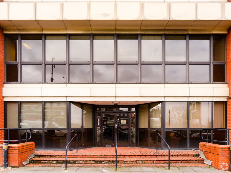 100 Hanger Ln, London W5 1EZ K T Summit House UK