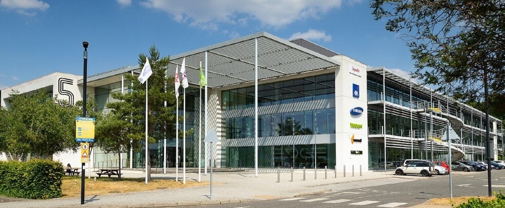 The Heights Heath, Weybridge to rent - Building Photo - Image 2 of 28