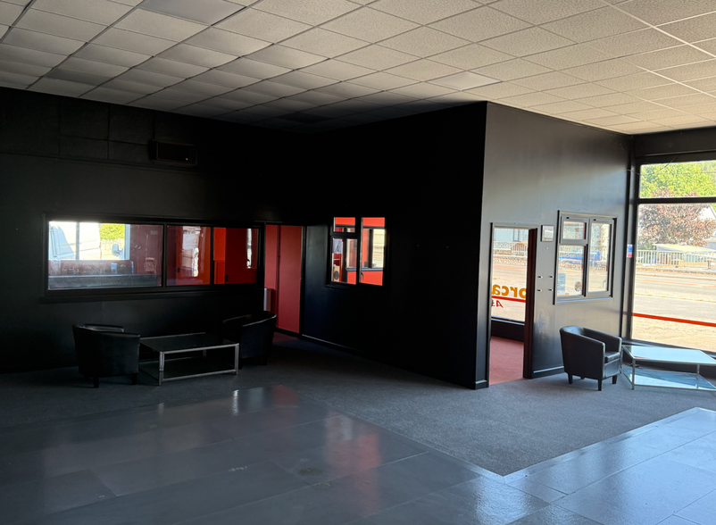 30 Danlan Rd, Burry Port for sale - Interior Photo - Image 3 of 5