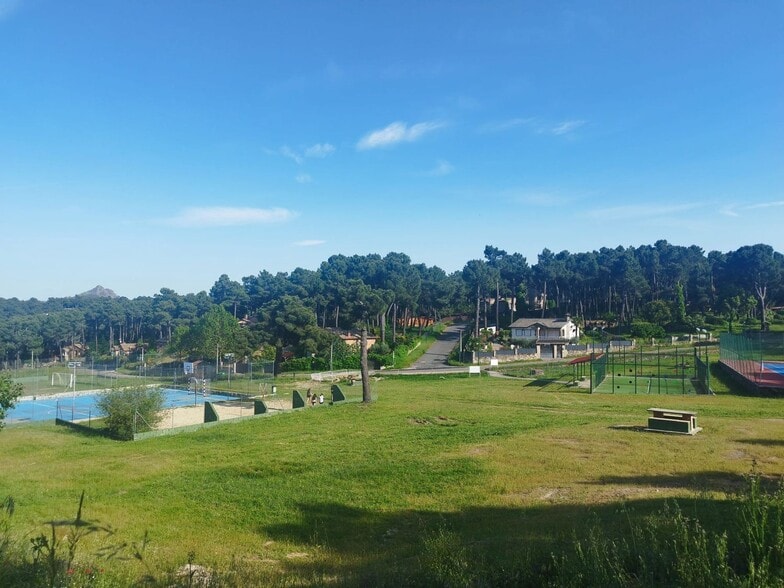 Calle de Coruña, 919, Cadalso de los Vidrios, Madrid for sale - Building Photo - Image 1 of 22