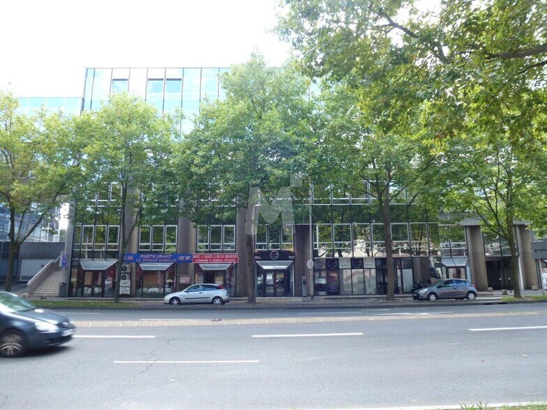 Retail in Évry-Courcouronnes to rent - Building Photo - Image 2 of 9
