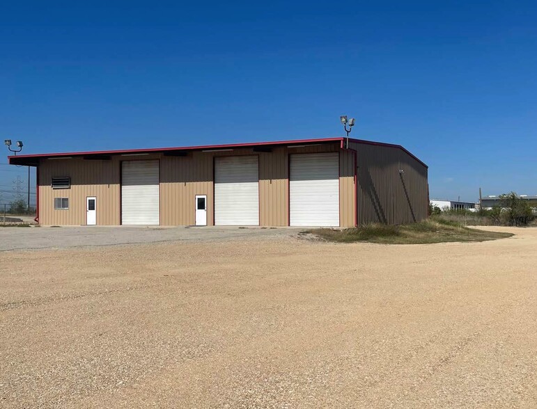 2290 FM 1516, Converse, TX for rent - Building Photo - Image 2 of 4