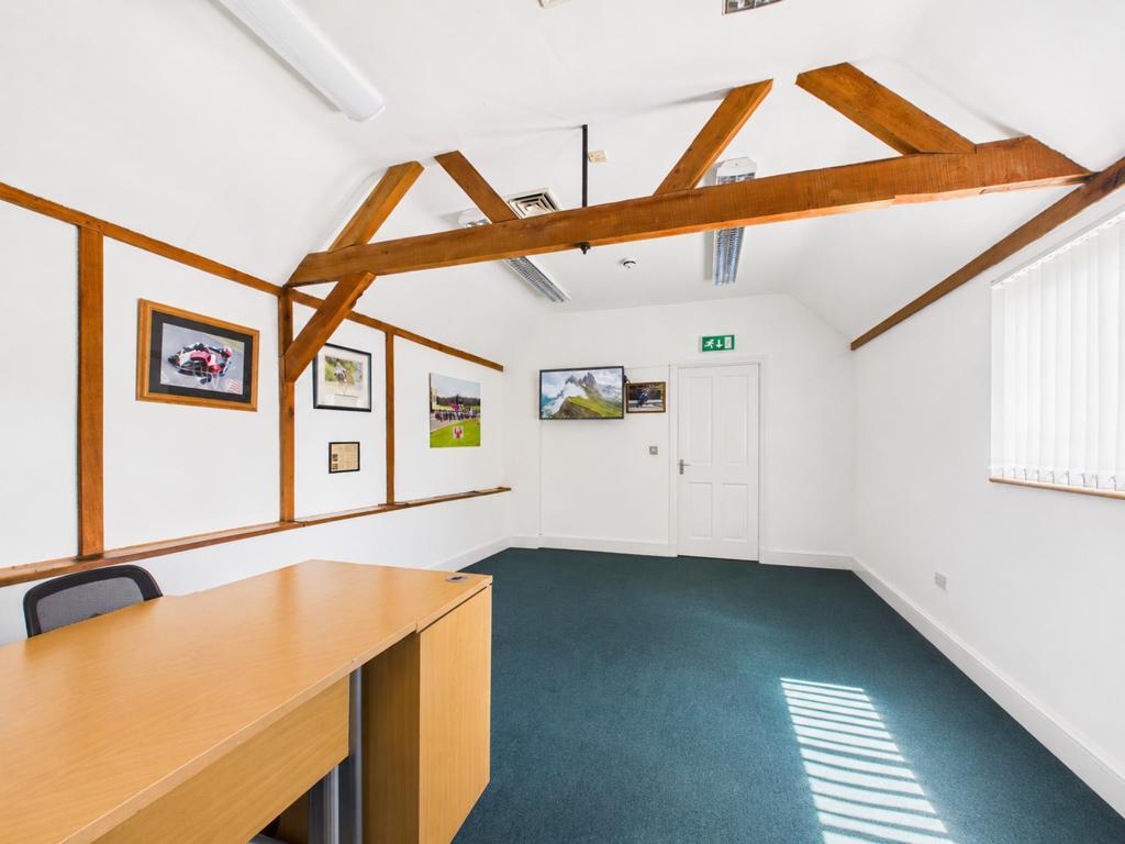Luton Rd, Toddington to rent Interior Photo- Image 1 of 10