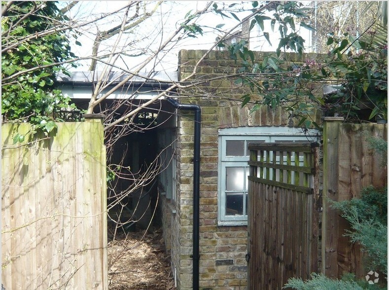 8 North Side, London for sale - Primary Photo - Image 1 of 1