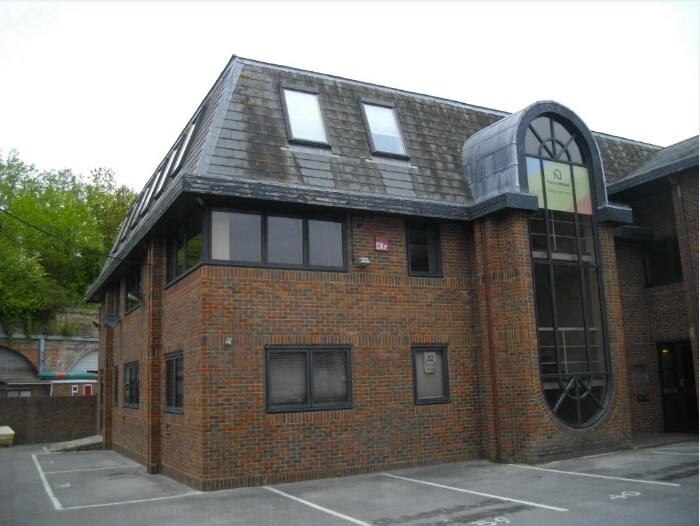 Newgate Ln, Fareham to rent Building Photo- Image 1 of 4