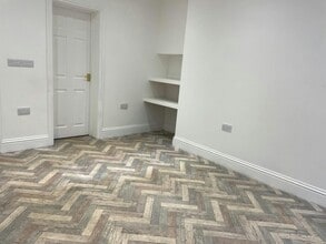 14 Chain Ln, Newark to rent Interior Photo- Image 2 of 2