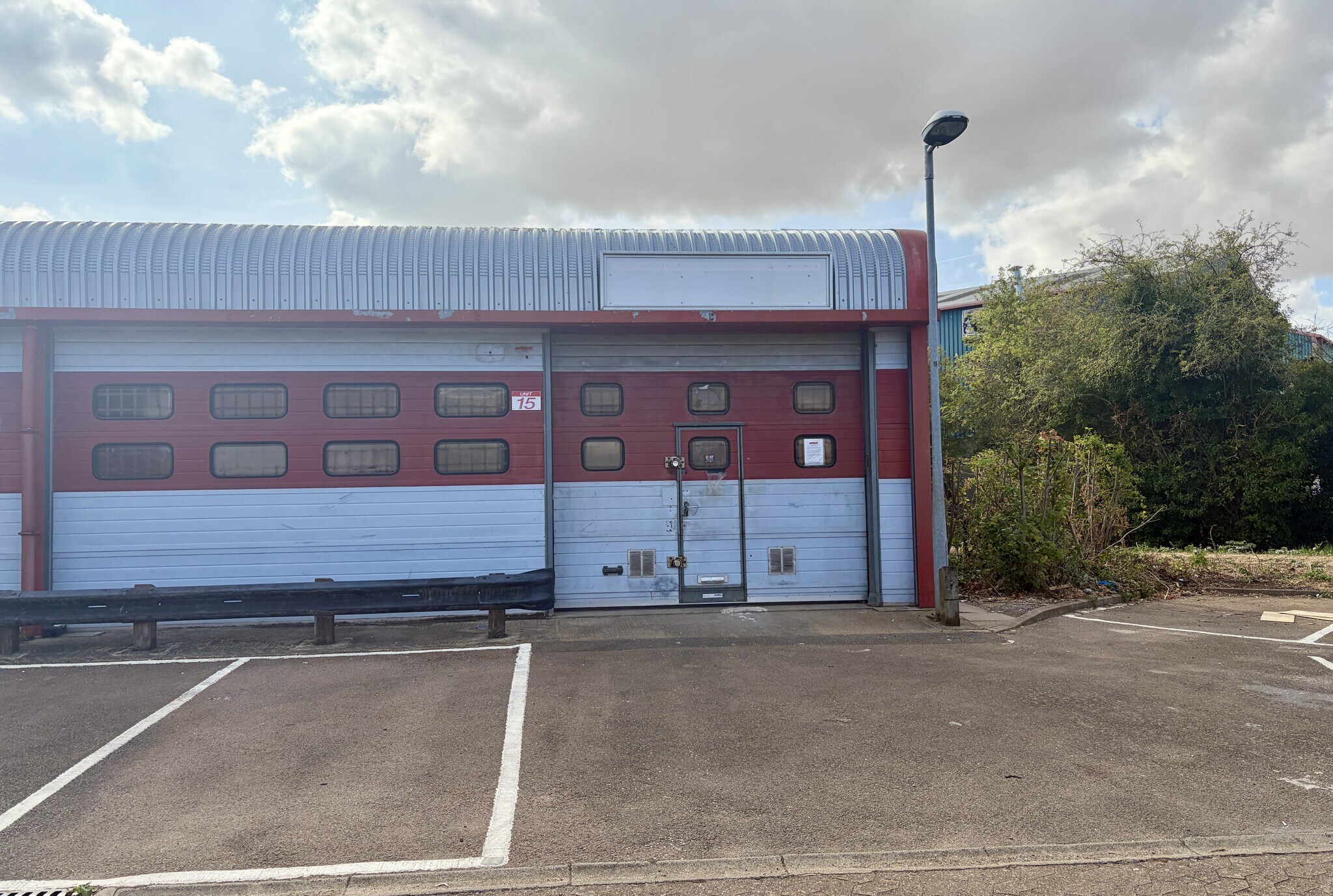 Cherrycourt Way, Leighton Buzzard to rent Building Photo- Image 1 of 2