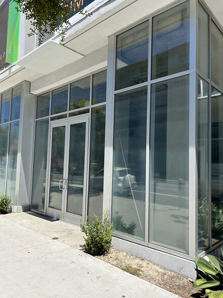 900 N La Brea Ave, West Hollywood, CA for rent - Building Photo - Image 2 of 2