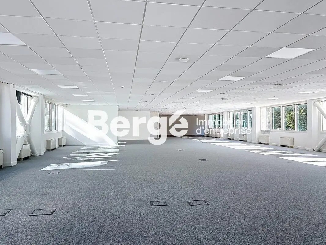 Office in Valbonne to rent Building Photo- Image 1 of 4