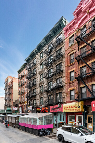 83-85 Baxter St, New York, NY for rent - Primary Photo - Image 1 of 5