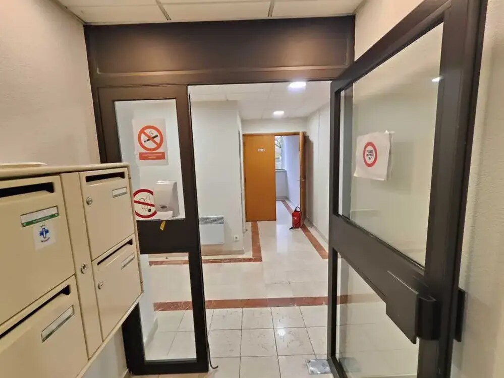 21 Rue Albert Calmette, Jouy-en-Josas to rent Lobby- Image 1 of 9