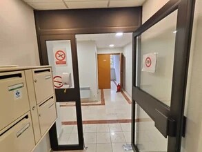 21 Rue Albert Calmette, Jouy-en-Josas to rent Lobby- Image 1 of 9