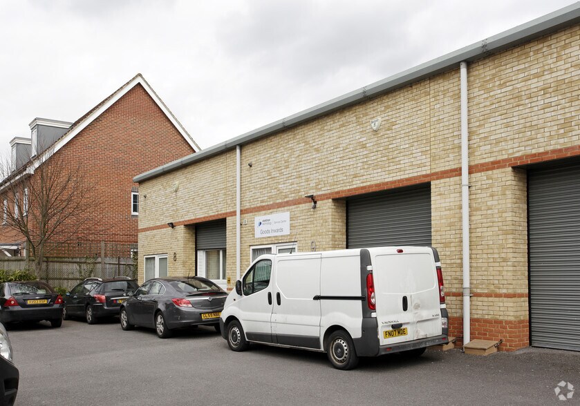 Swan Ln, Sandhurst to rent - Primary Photo - Image 1 of 3