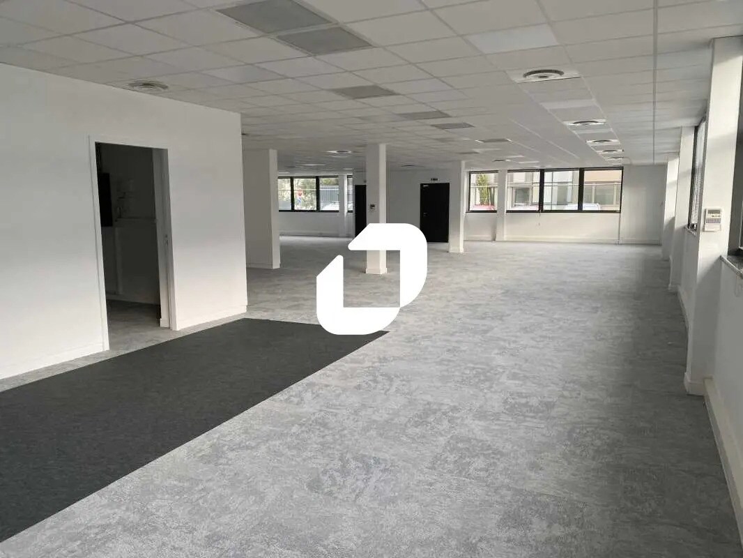 Office in Pessac to rent Interior Photo- Image 1 of 10