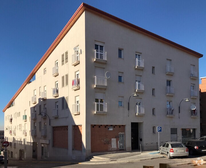 Calle Santa Teresa, 3, Arganda del Rey, Madrid for rent - Primary Photo - Image 1 of 2