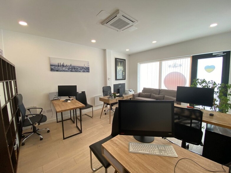 50 Leytonstone Rd, London to rent - Interior Photo - Image 3 of 3