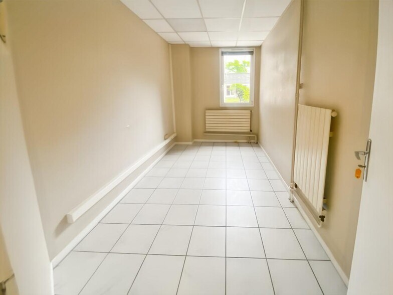 Retail in Paris to rent - Interior Photo - Image 3 of 7