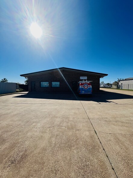 1740 Topeka Dr, Norman, OK for rent - Building Photo - Image 3 of 7