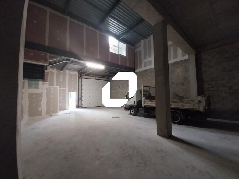 Light Industrial in Montfermeil to rent - Construction Photo - Image 1 of 13