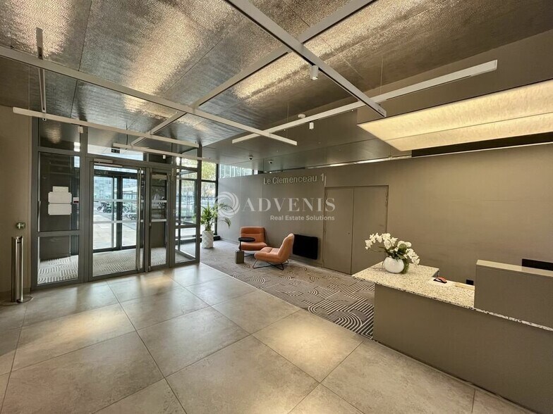 205 Avenue Georges Clemenceau, Nanterre to rent - Lobby - Image 2 of 8