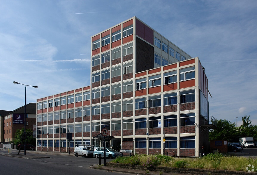 1 High St, Edgware to rent - Building Photo - Image 2 of 3