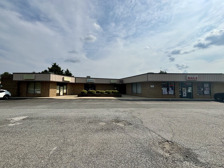 2300 Wards Rd, Lynchburg, VA for rent - Building Photo - Image 2 of 2