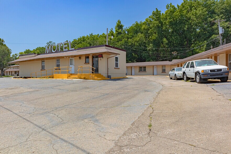 820 S Washington St, Junction City, KS for sale - Building Photo - Image 1 of 11