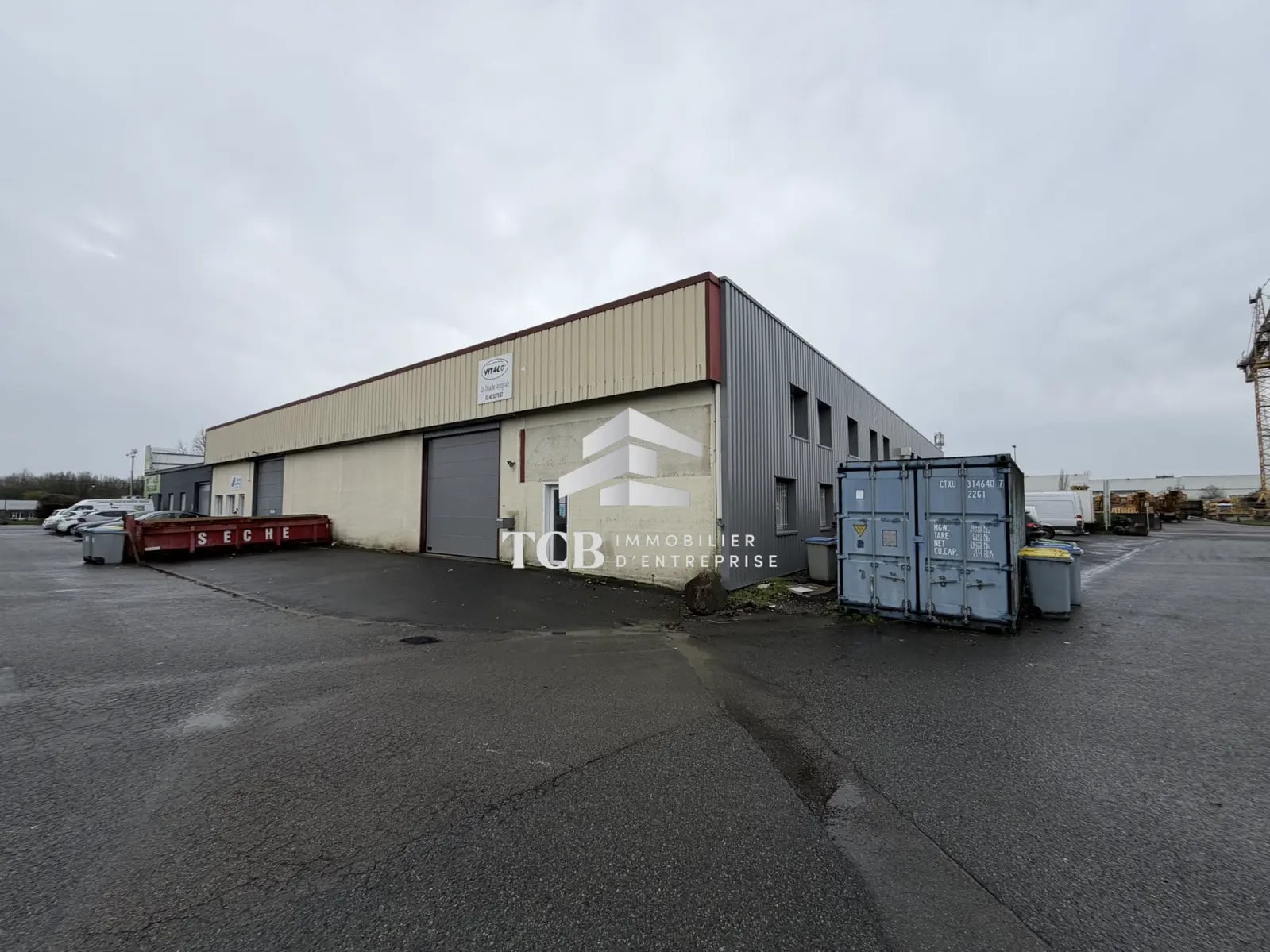 Light Industrial in Carquefou to rent Building Photo- Image 1 of 12