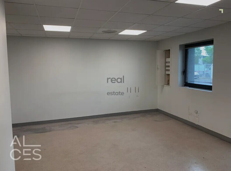 Light Industrial in Pessac to rent - Interior Photo - Image 3 of 3