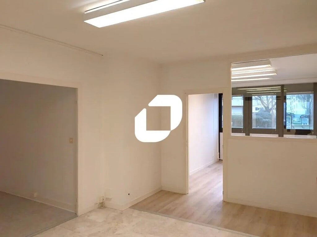 Location Bureaux 126 m² - Photo 1