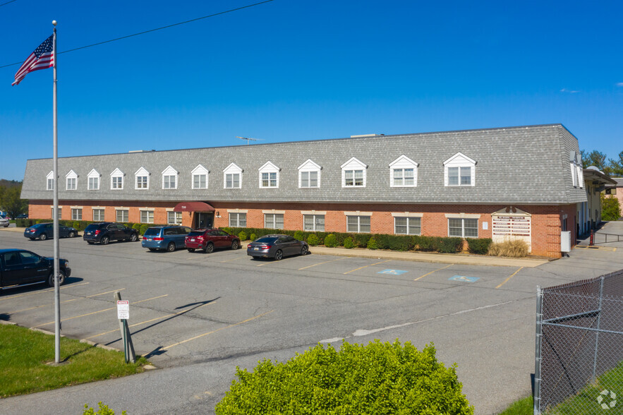 7310 Grove Rd, Frederick, MD for rent - Building Photo - Image 3 of 9