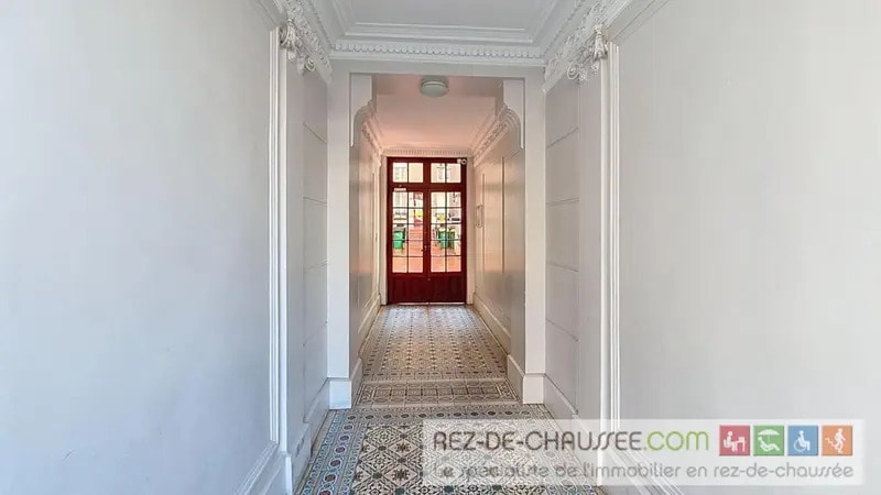 Office in Paris for sale - Interior Photo - Image 1 of 10