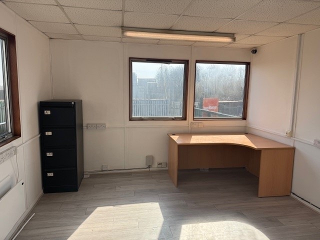 25-29A Tweed Rd, Northampton to rent - Interior Photo - Image 2 of 2